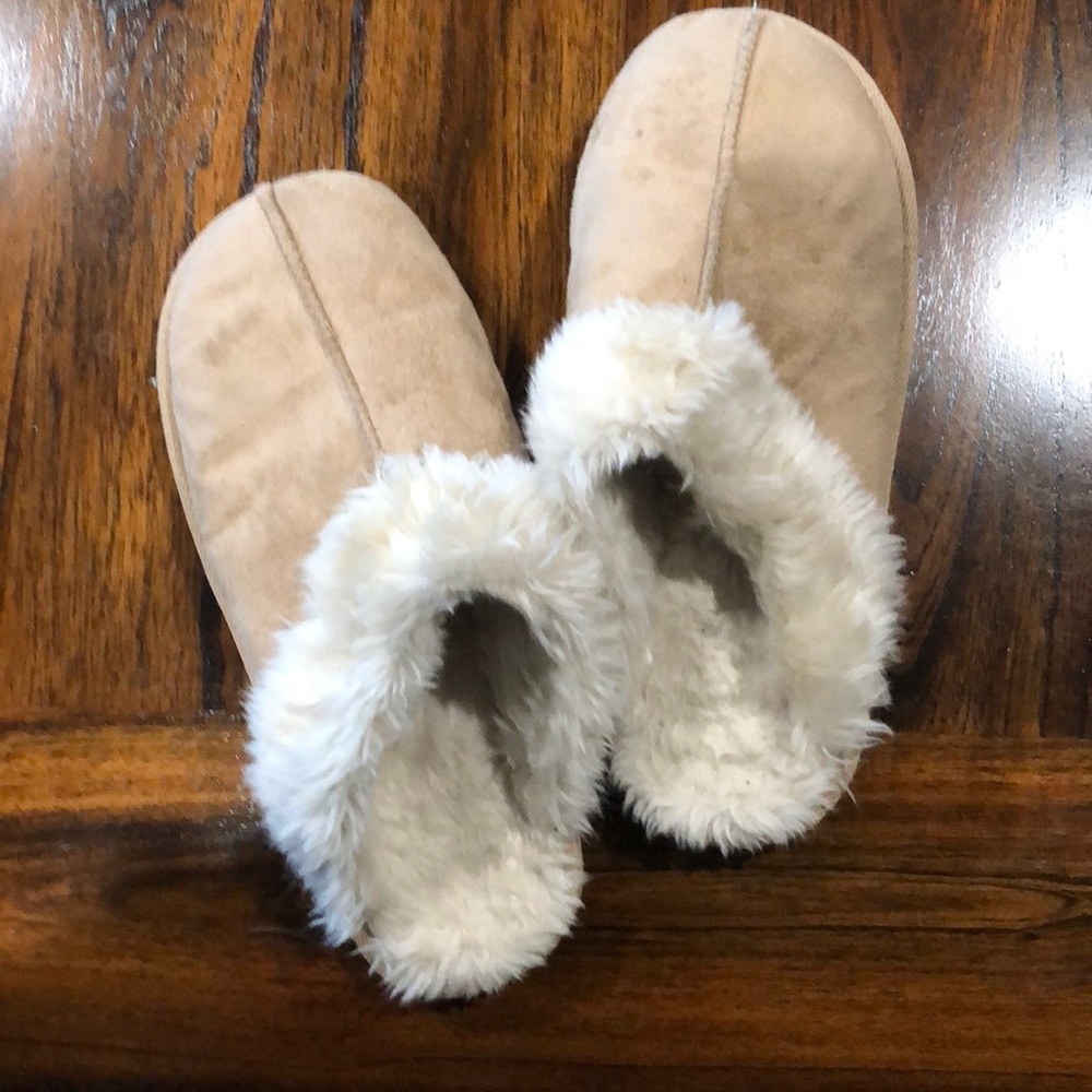 Aero clogs size 7-8